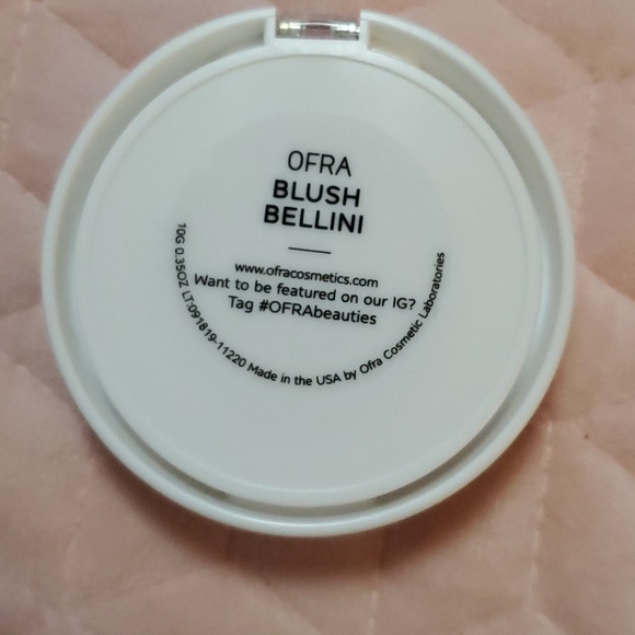 Makeup. - Picture 2 of 2